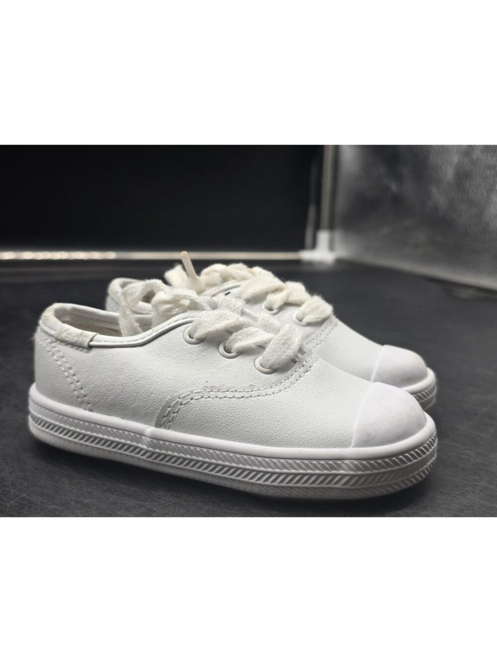 Keds Shoes Girls Size 5 White Leather Lace Up Sneakers Damage Stains KT30103